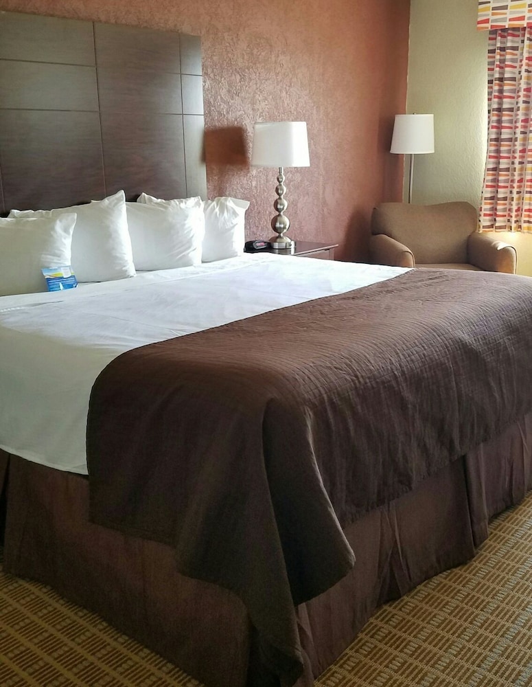 Baymont By Wyndham Midland Airport 7/32