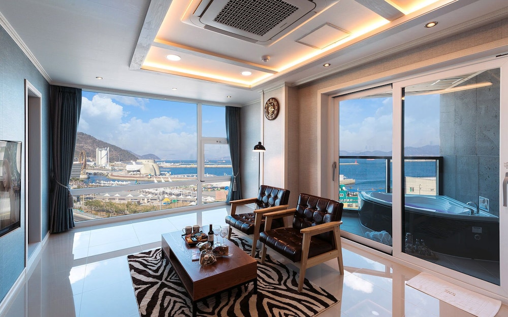 Yeosu Paradise Spa Pension 32/50