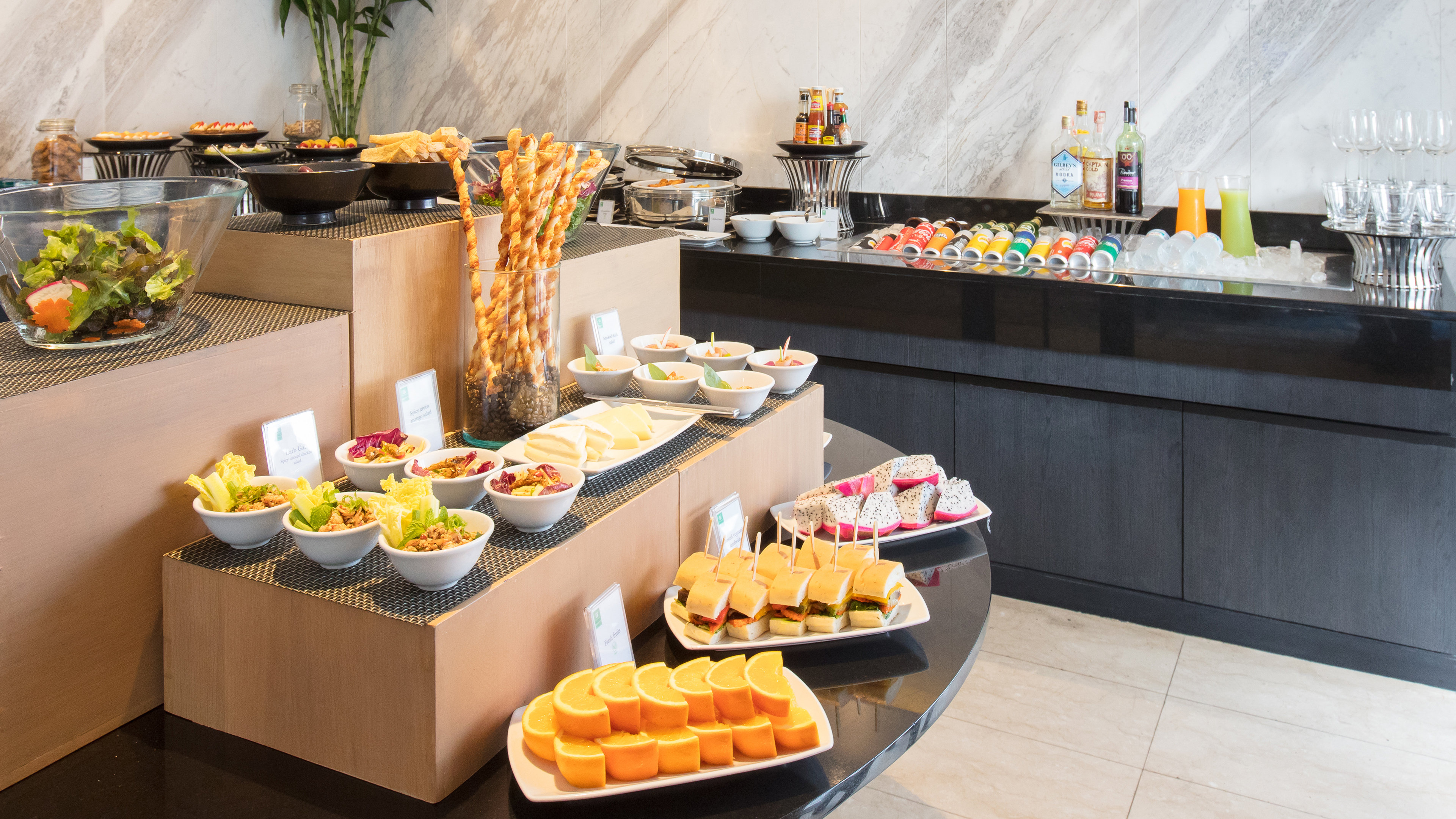 Holiday Inn Bangkok Hotel 54/76