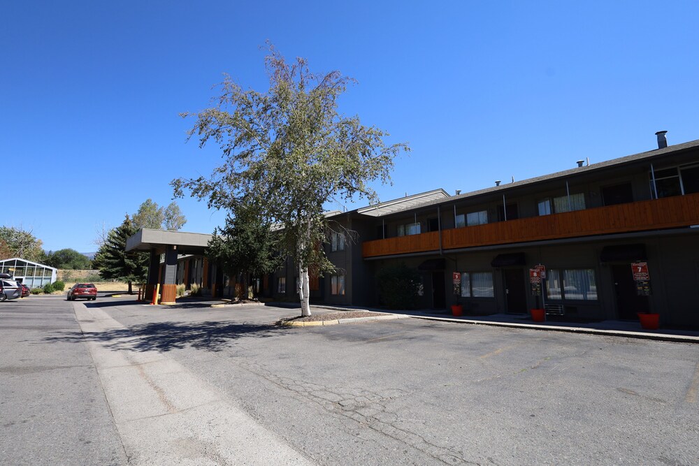 Days Inn and Suites by Wyndham Downtown Missoula-University 59/66
