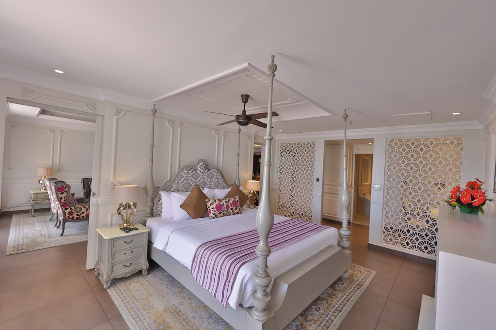Royal, Spacious, Suite, 1 King and 1 Single Beds, Mountain View, Terrace