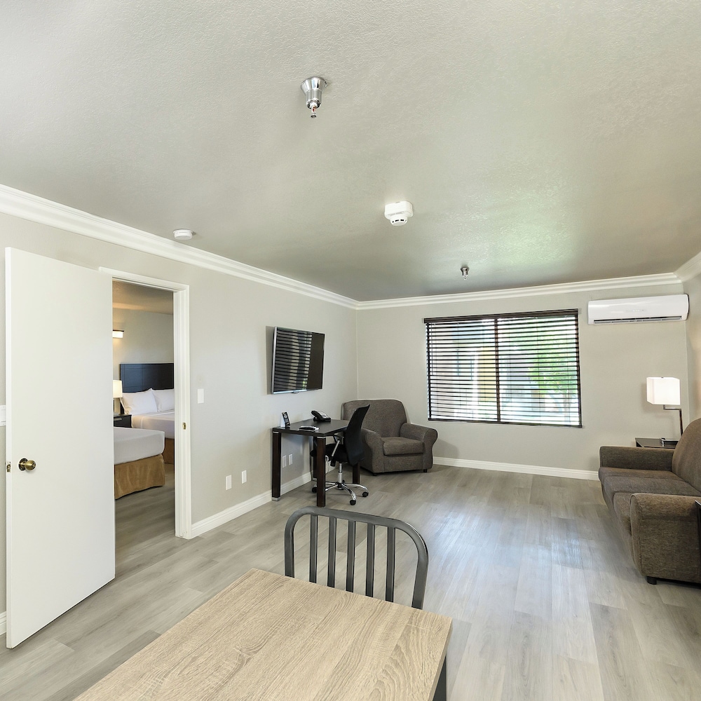 Alexis Park Resort 50/67