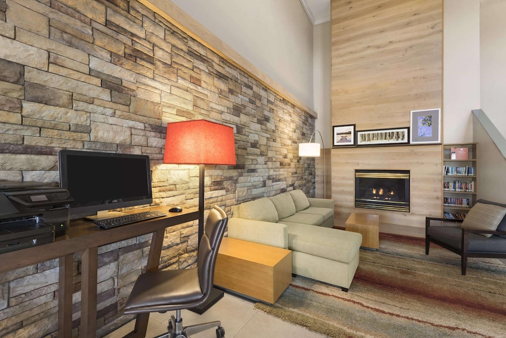 Country Inn & Suites By Radisson, Ankeny, IA 39/40