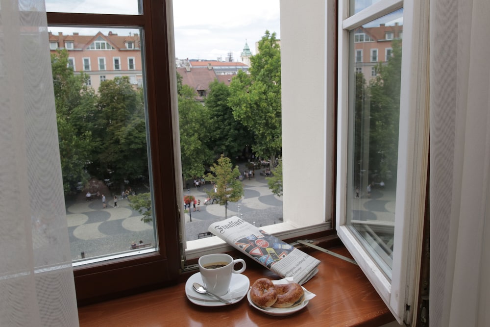Radisson Blu Carlton 25/73