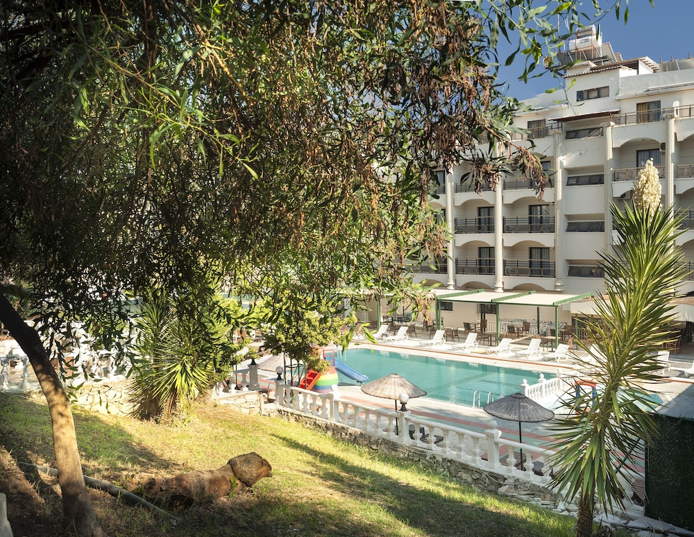 Temple Beach Hotel 10/40