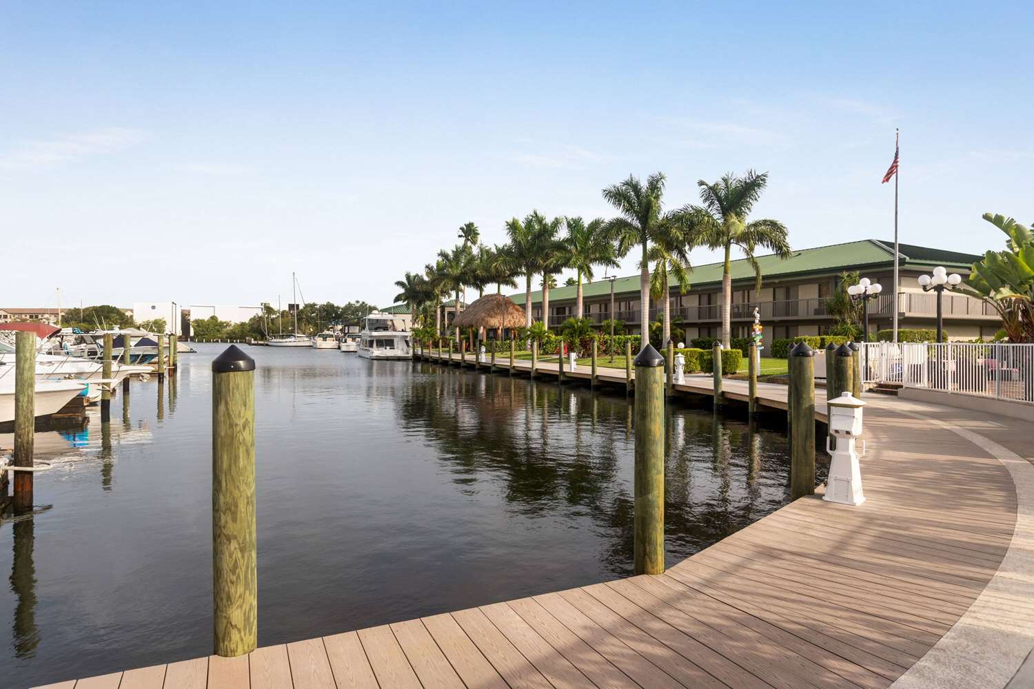 Ramada by Wyndham Sarasota Waterfront 67/71