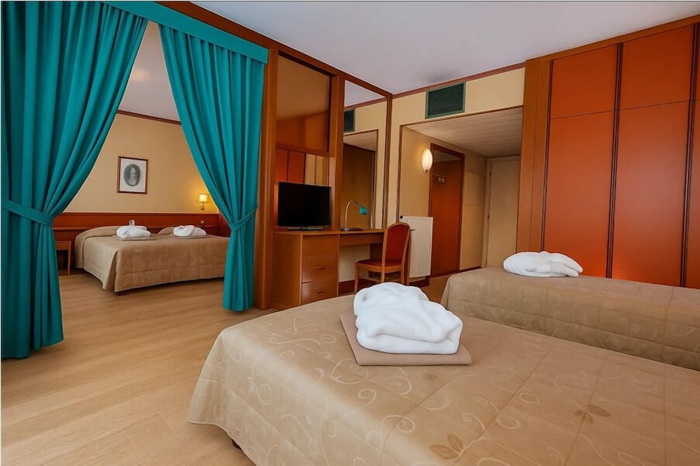 غرفة عائلية بأربعة أسرّة، Savoia Thermae Spa 2/9