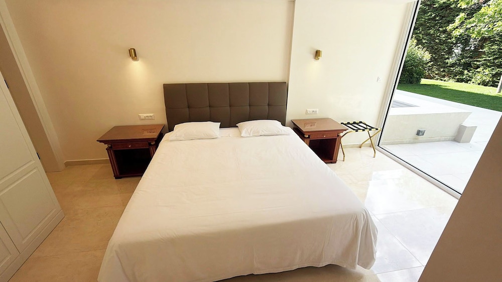 Garden Suite, 1 Double and 1 Single Bed
