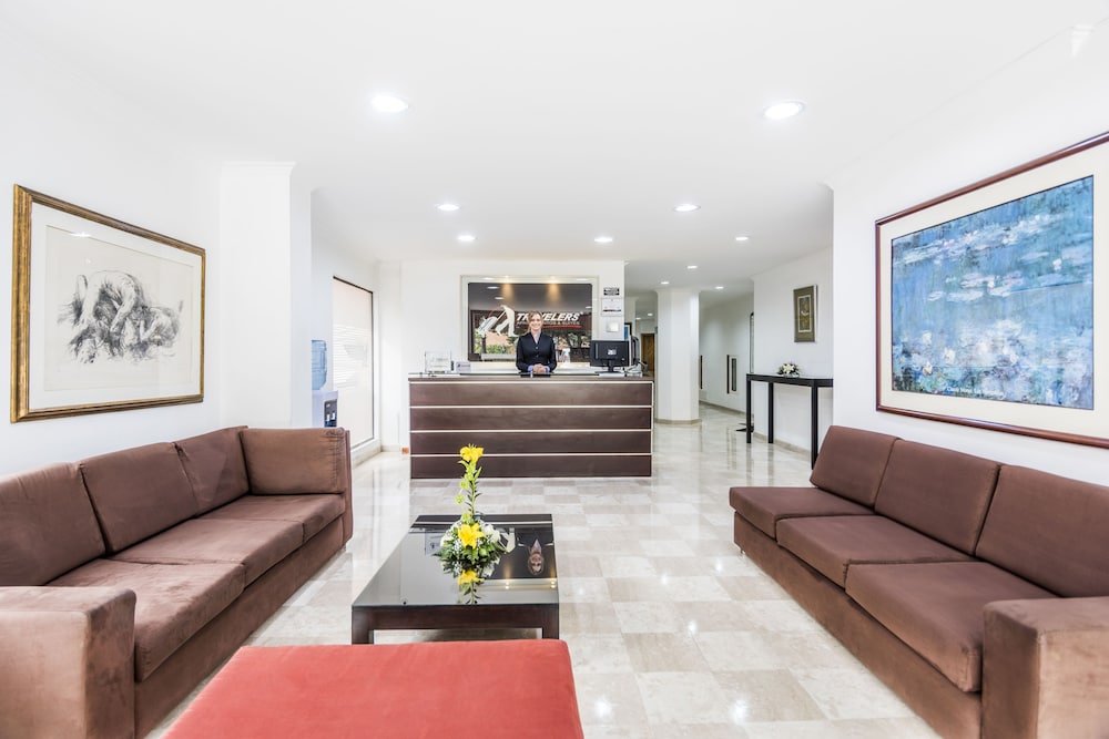 Travelers Apartamentos Y Suites Fontana Plaza 37/47