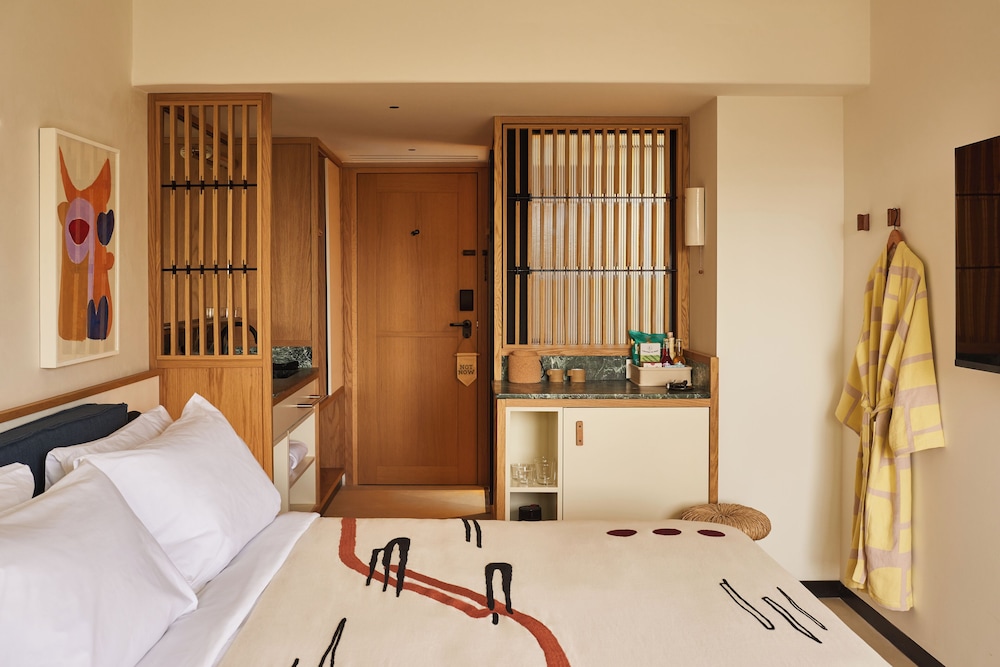 ROOM, KING BED, SEA VIEW