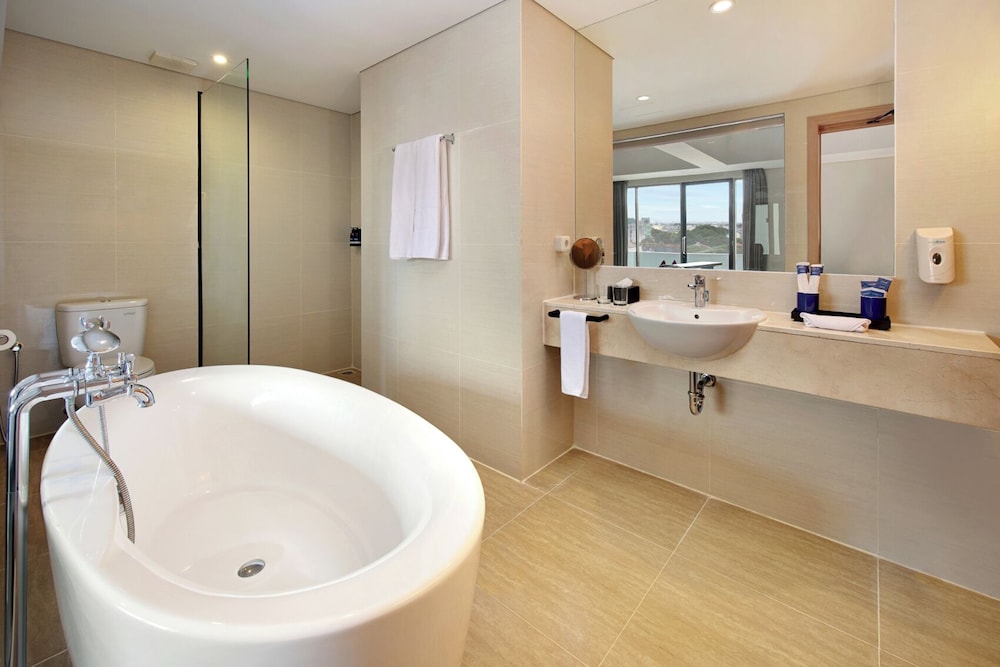 Aston Inn Pantai Losari Makassar 54/55