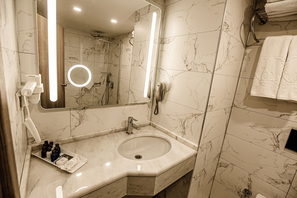 Hotel Mustafa 35/42