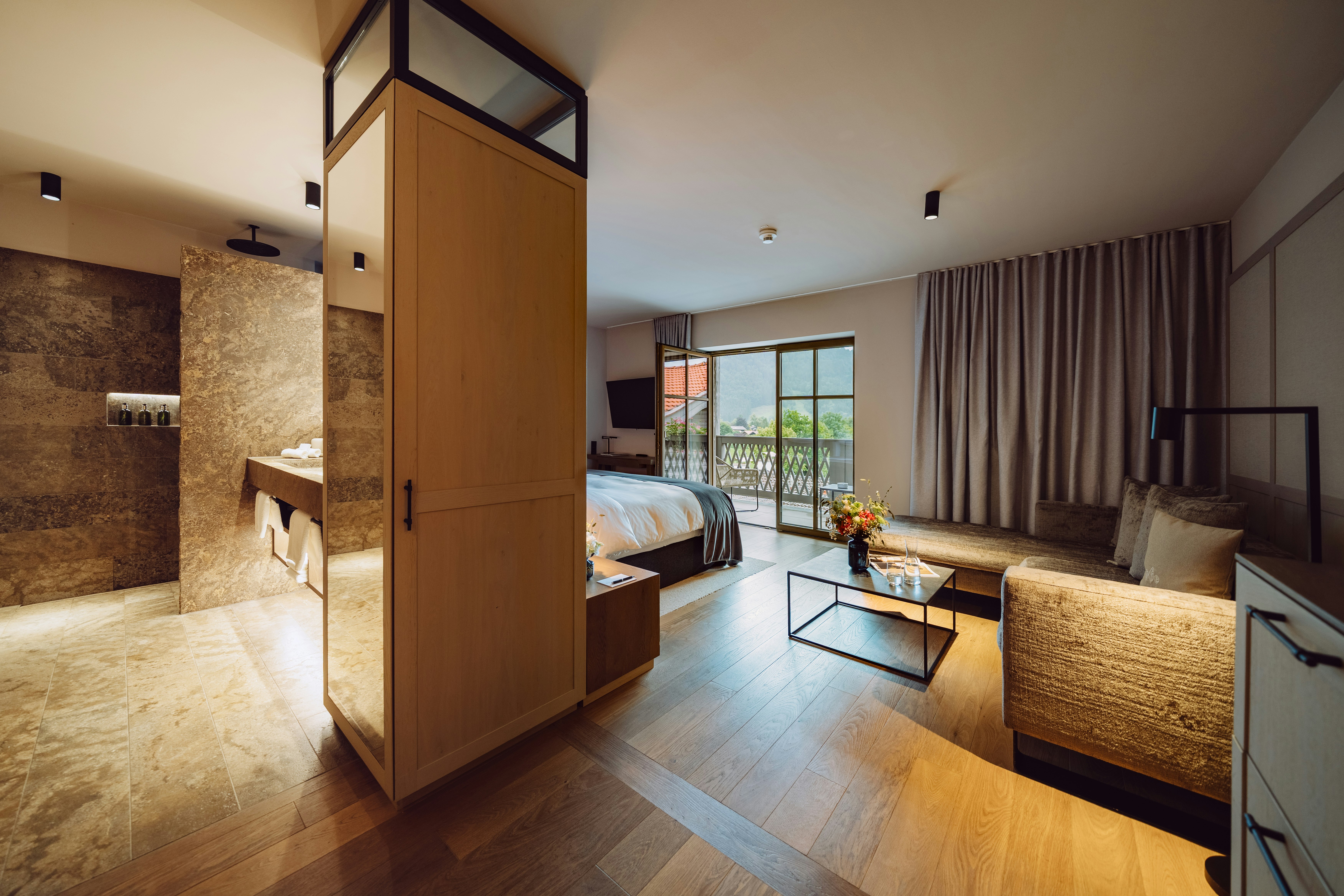 Deluxe, Double Bed