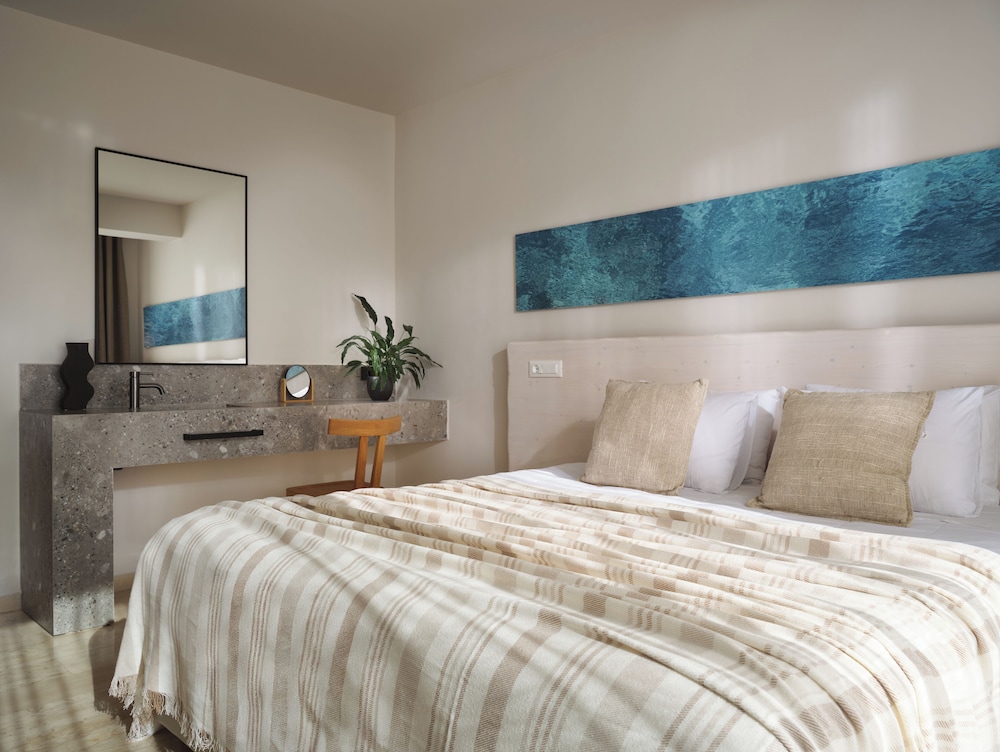 DELUXE, DOUBLE OR TWIN BED, GARDEN VIEW