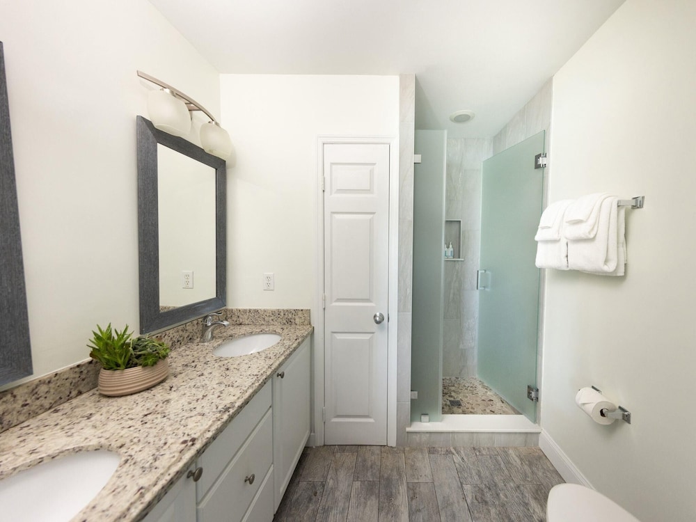 3 Bedrooms, Premium, Home, King Bed, 3 Queen Beds, with Pool