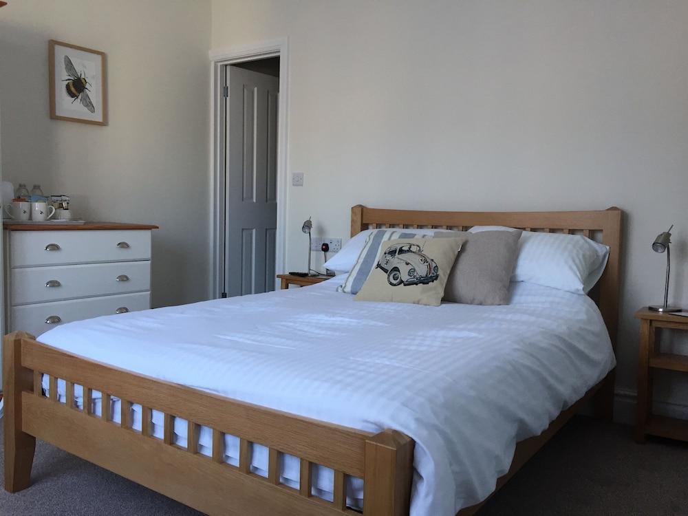The Beehive Guest House 6/25