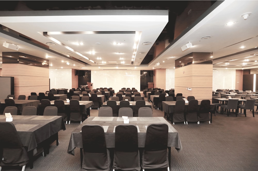 Hotel Air City Jeju 60/63