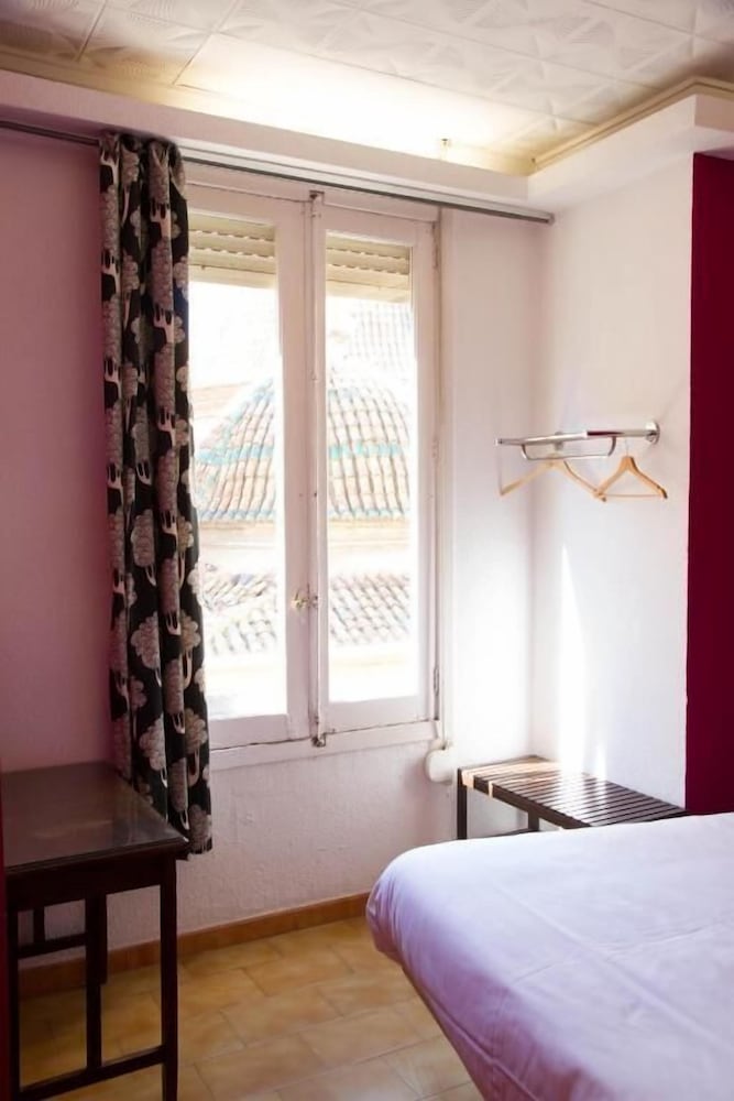 RUSSAFA YOUTH HOSTEL 32/54