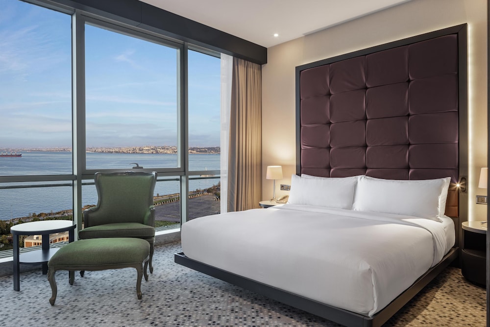 Deluxe, King Bed, Sea View, Bathtub