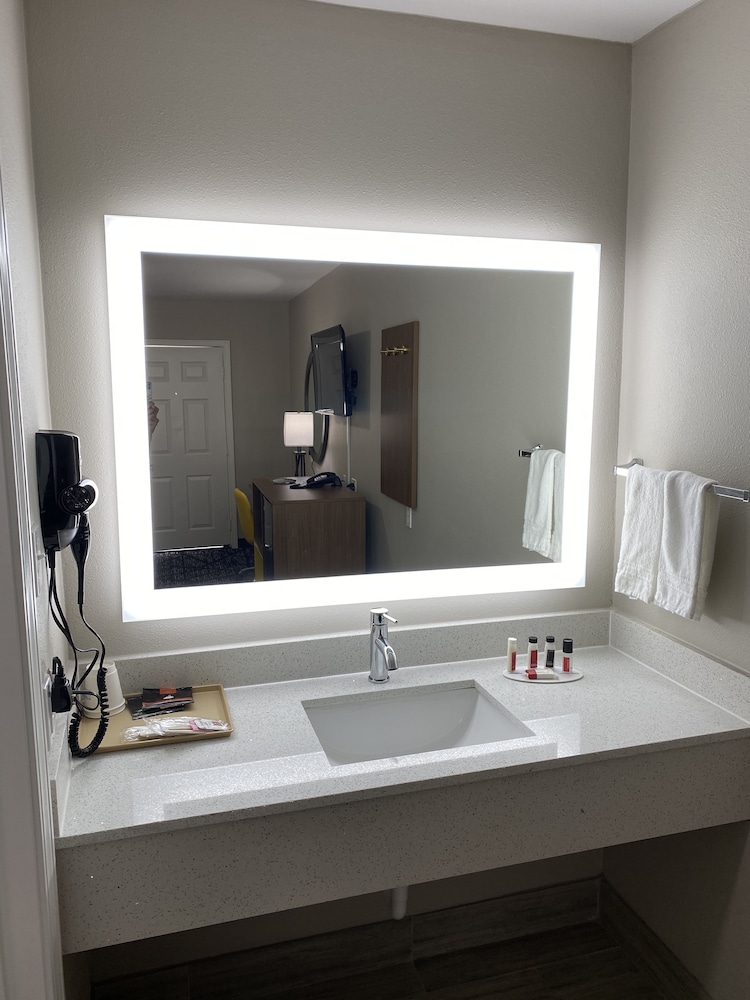 Days Inn By Wyndham Lake Charles 23/32