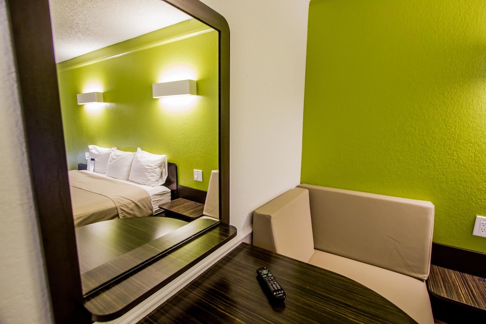 Motel6 Austin, TX - Midtown 9/27