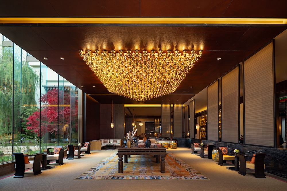 Shangri-La Resort Shangri-La 10/50