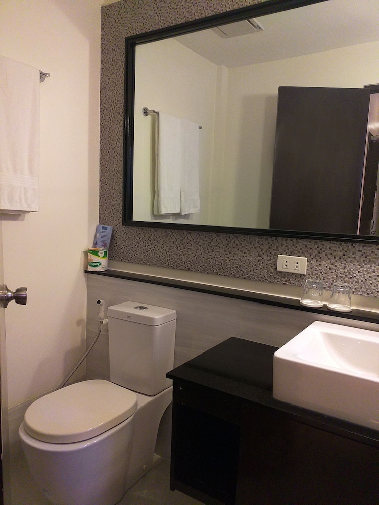 One Crescent Place Hotel 52/64