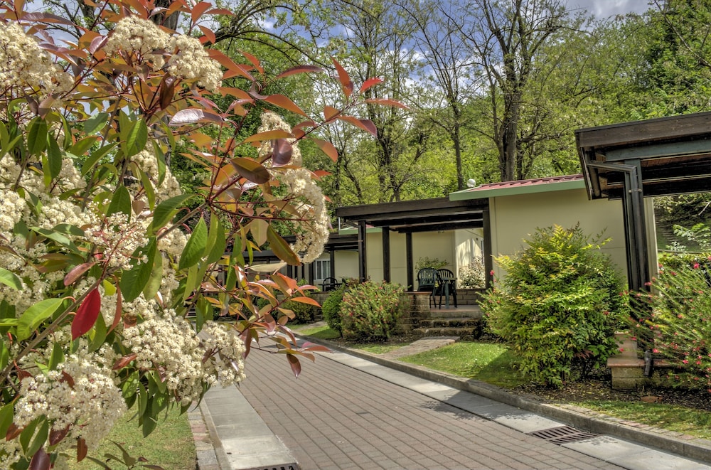 Flaminio Village Bungalow Park Campground 65/71