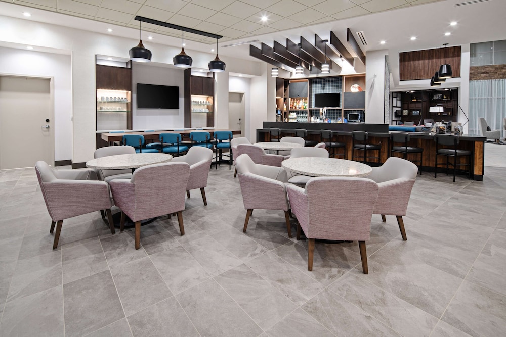 Hyatt Place Bakersfield 25/46