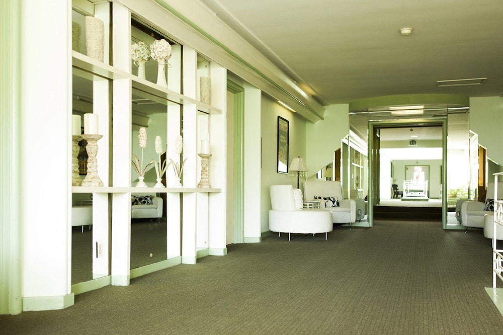 Hollywood Celebrity Hotel 40/47