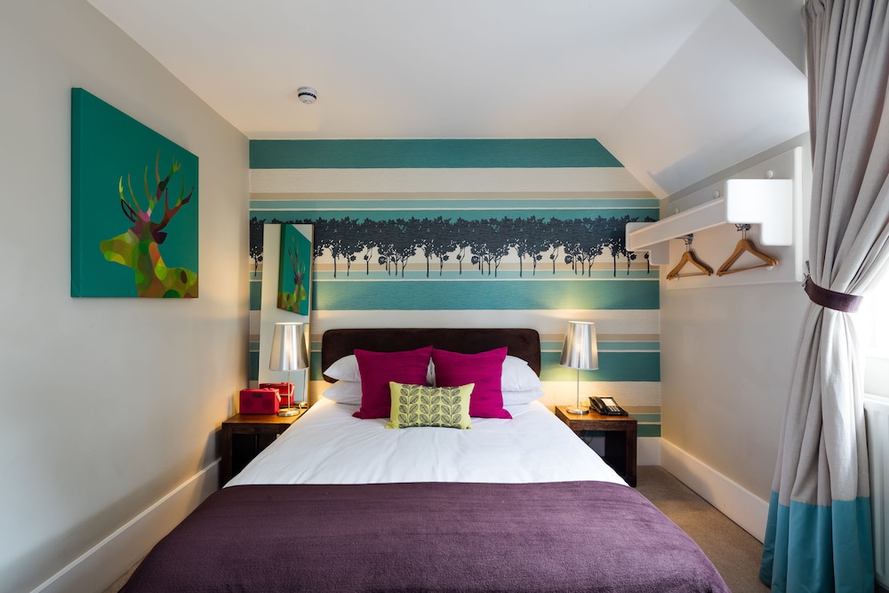 ROOM, DOUBLE BED