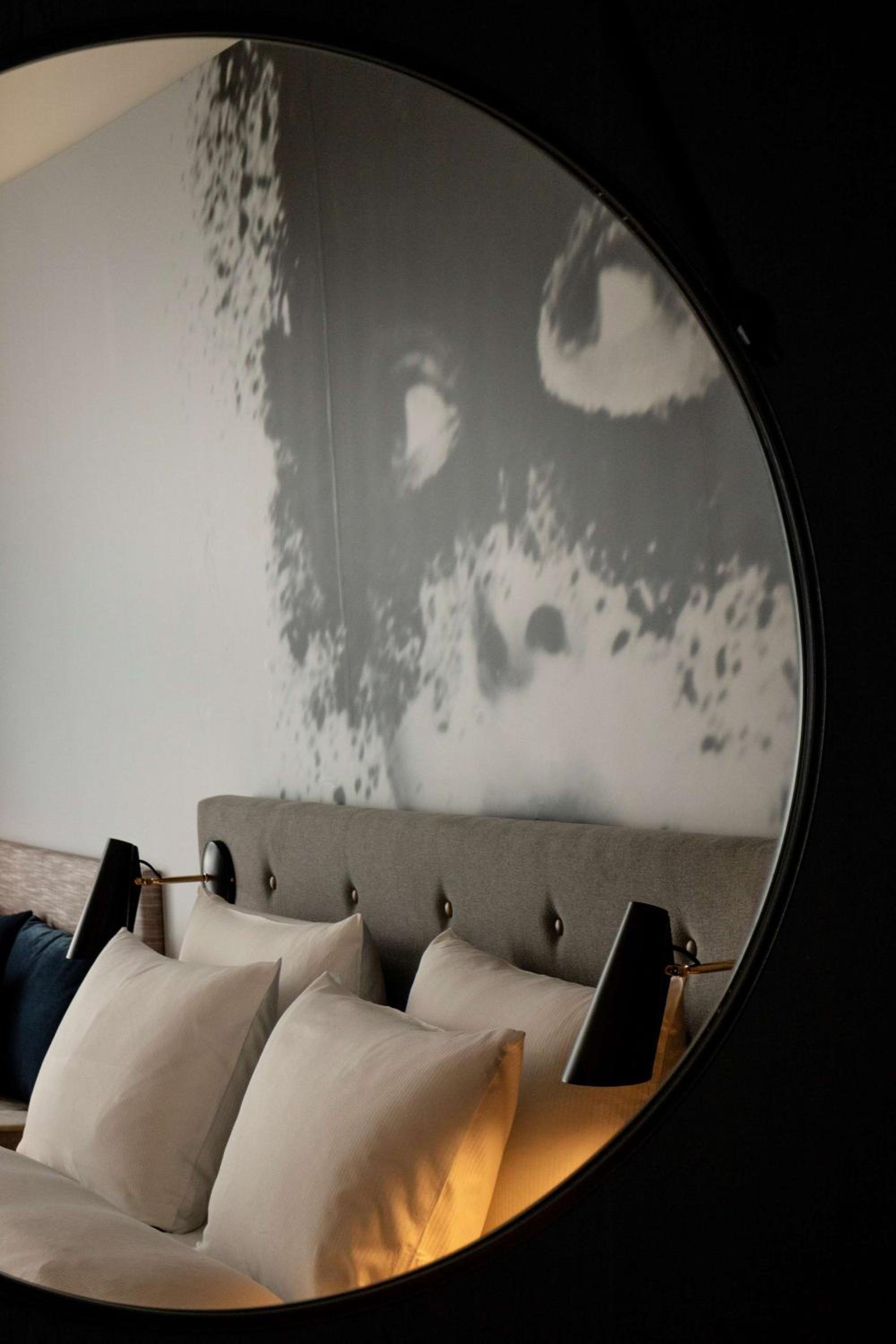 غرفة بريميوم بشرفة، Radisson Blu Hotel Cologne 8/10