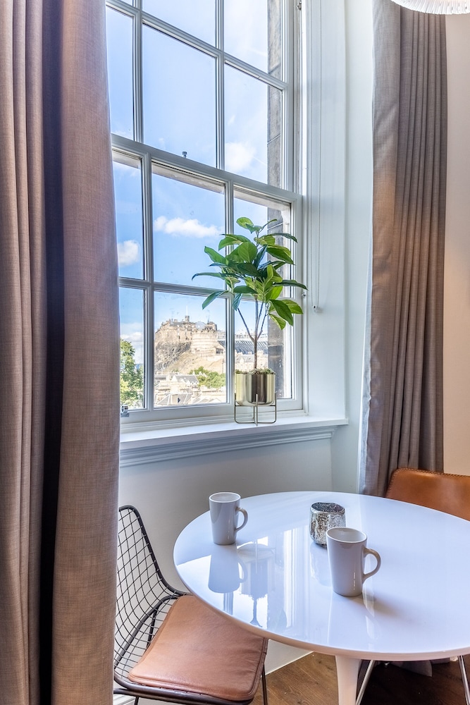 No1. Apartments Edinburgh - George IV Bridge 16/61