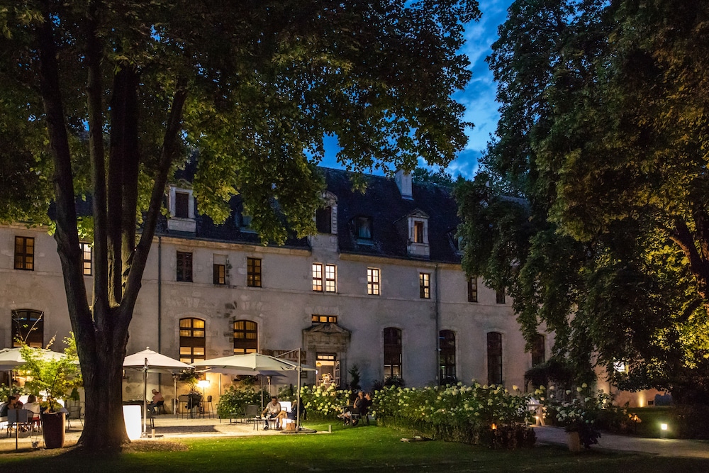 Hotel de Bourbon Mercure Bourges 44/47