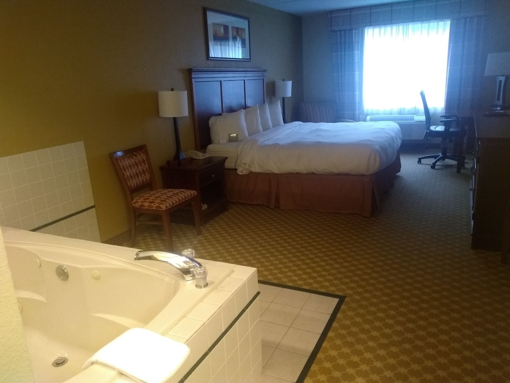 Portage Inn & Suites 4/26
