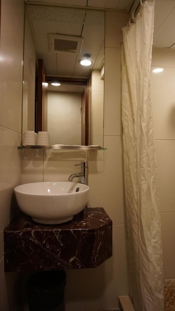 ORIENTAL LANDER HOTEL 27/41