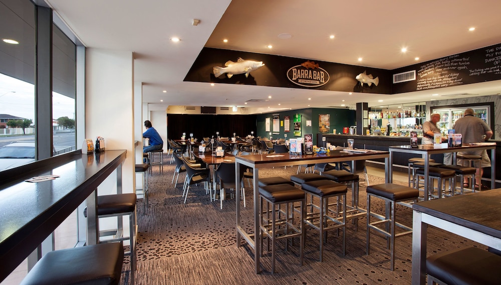 Vale Hotel 30/42