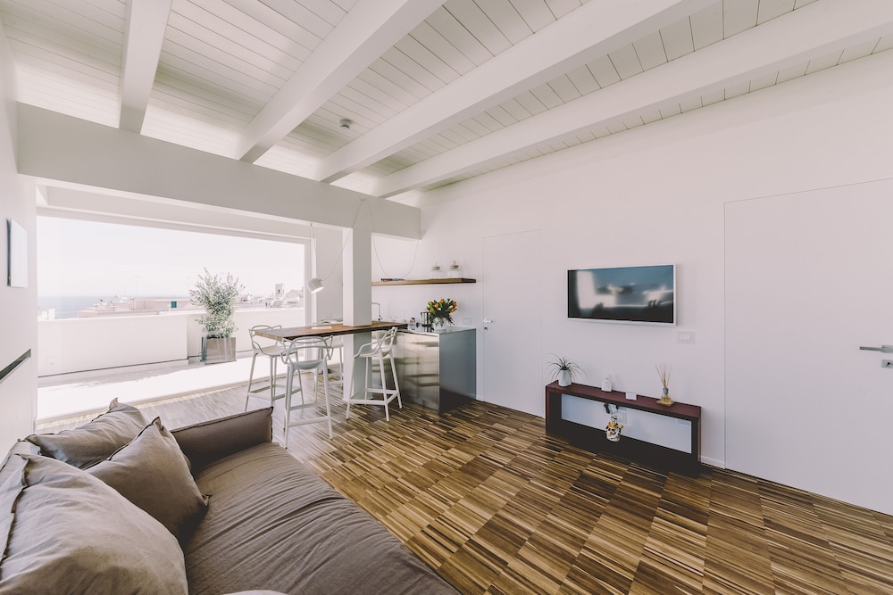 Suite 10 Home Design & Spa 50/69