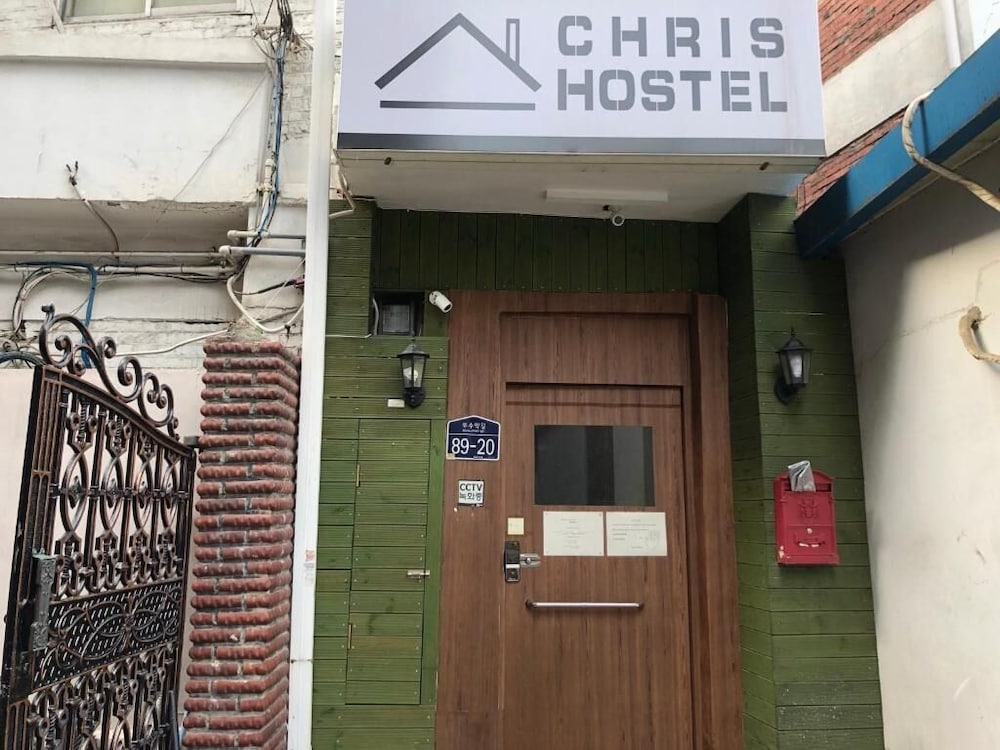 Chris Hostel 2/26