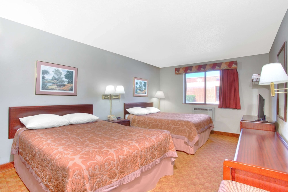 Super 8 by Wyndham Charlottesville 20/51
