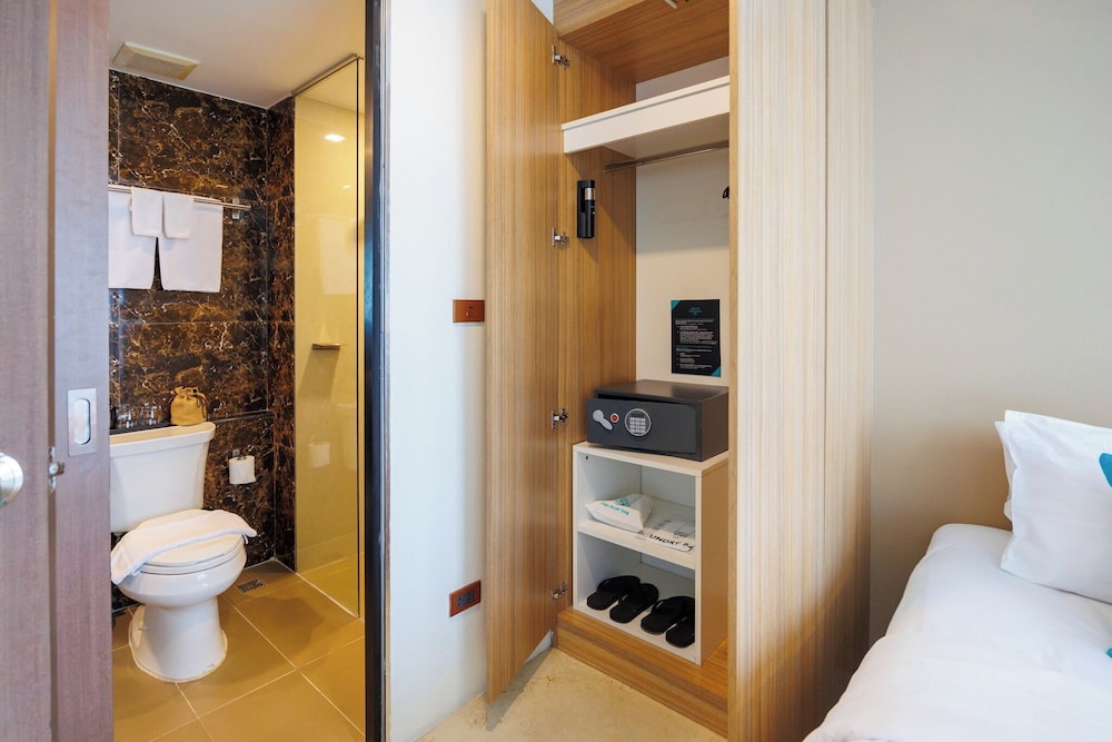 Pet Friendly One Bedroom Suite Twin Bed, Cross Vibe Chiang Mai Decem 6/6