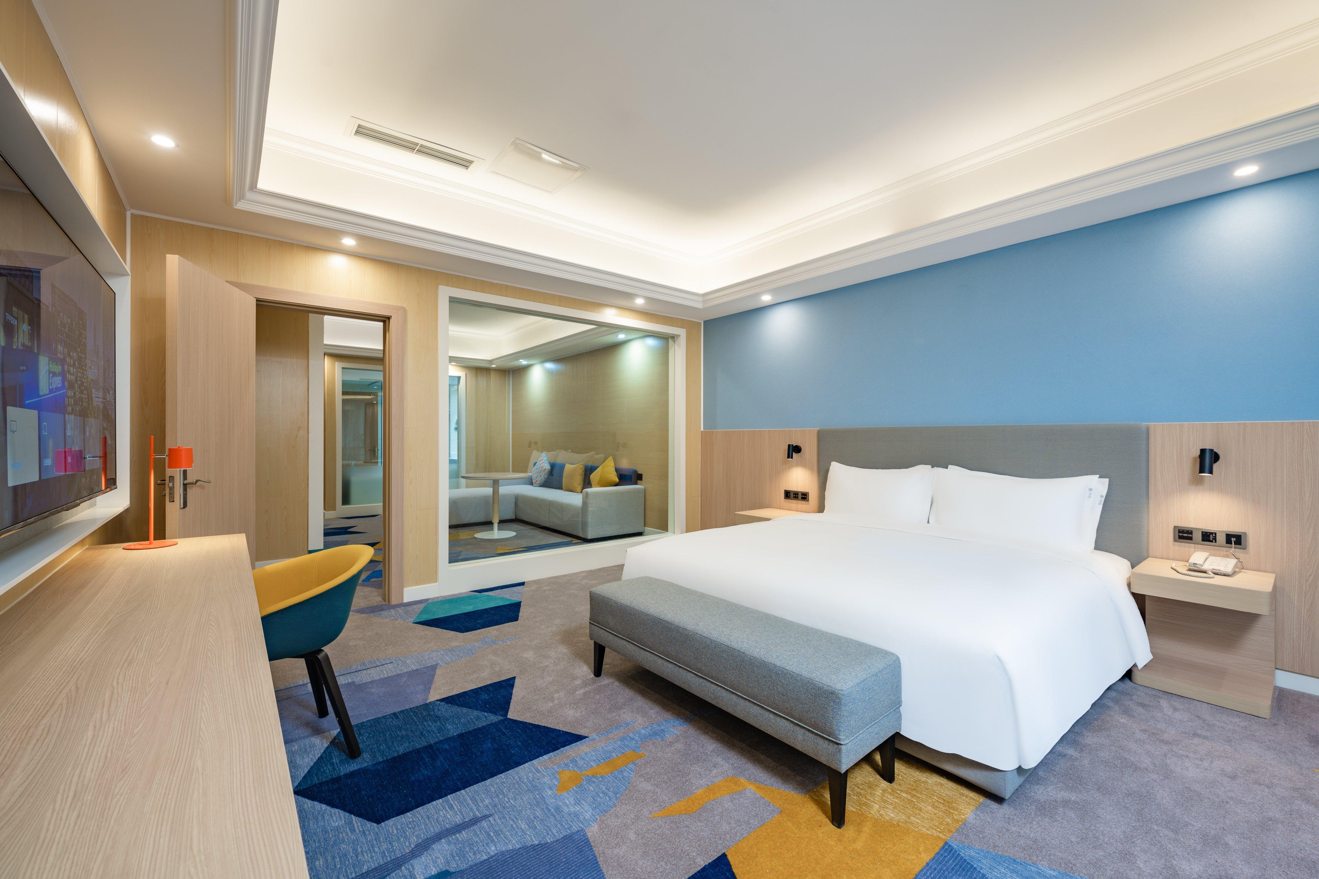Suite, King Bed, Bath and Shower