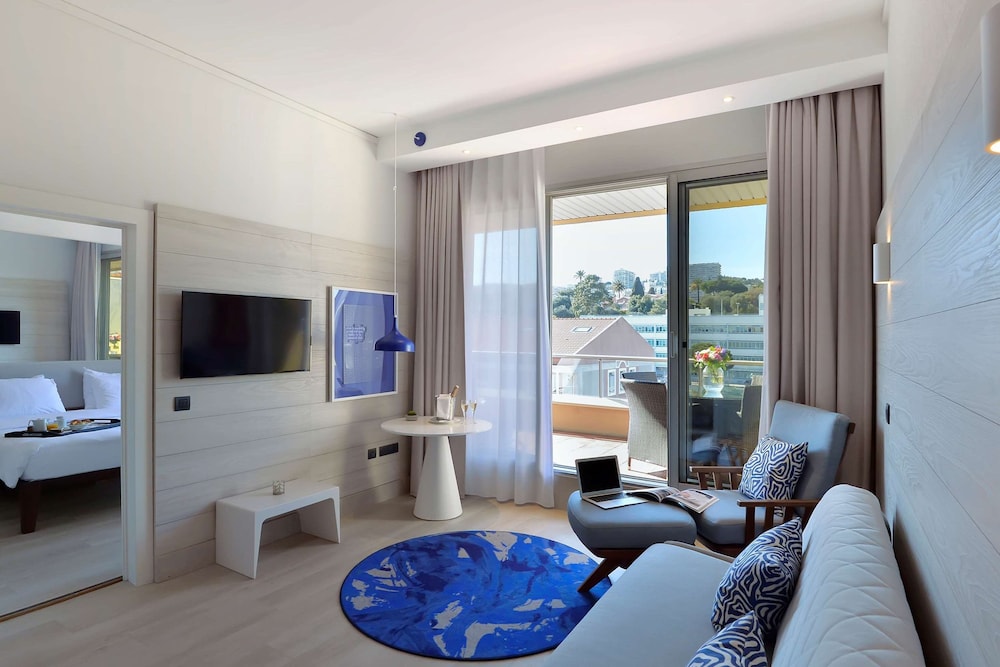 RADISSON BLU NICE 44/75