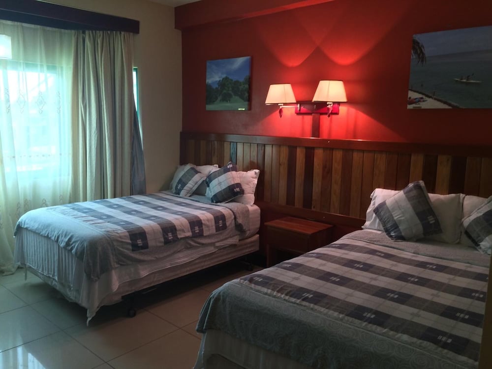 Caye Caulker Plaza Hotel 36/57