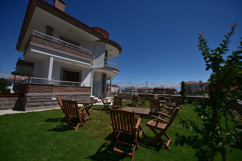 Cunda Rooms Butik Otel 23/25