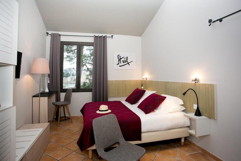 Le Relais Des Trois Mas 2/44