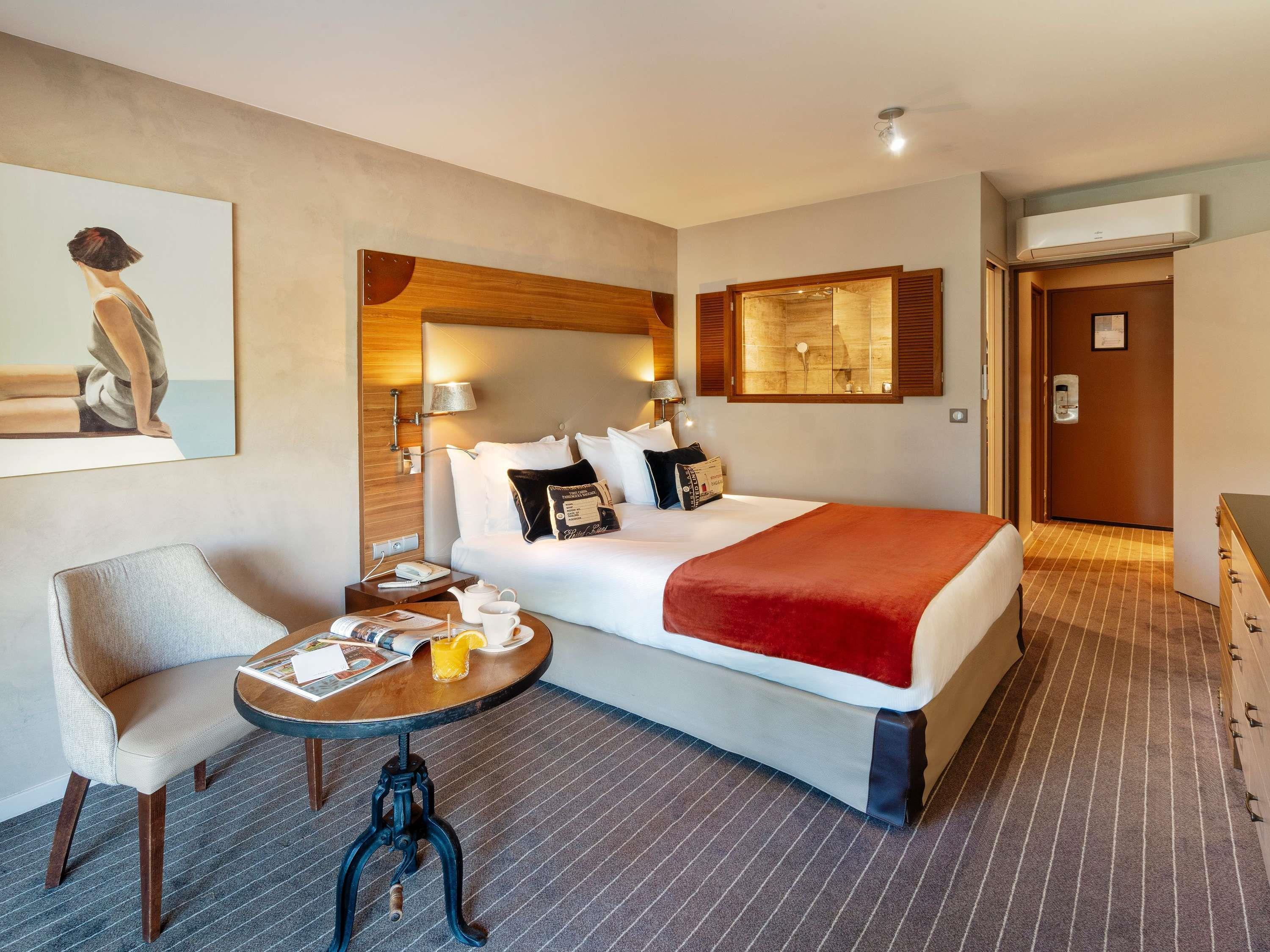 Superior, Queen Bed, Lateral Side Sea View, Sofa, Balcony