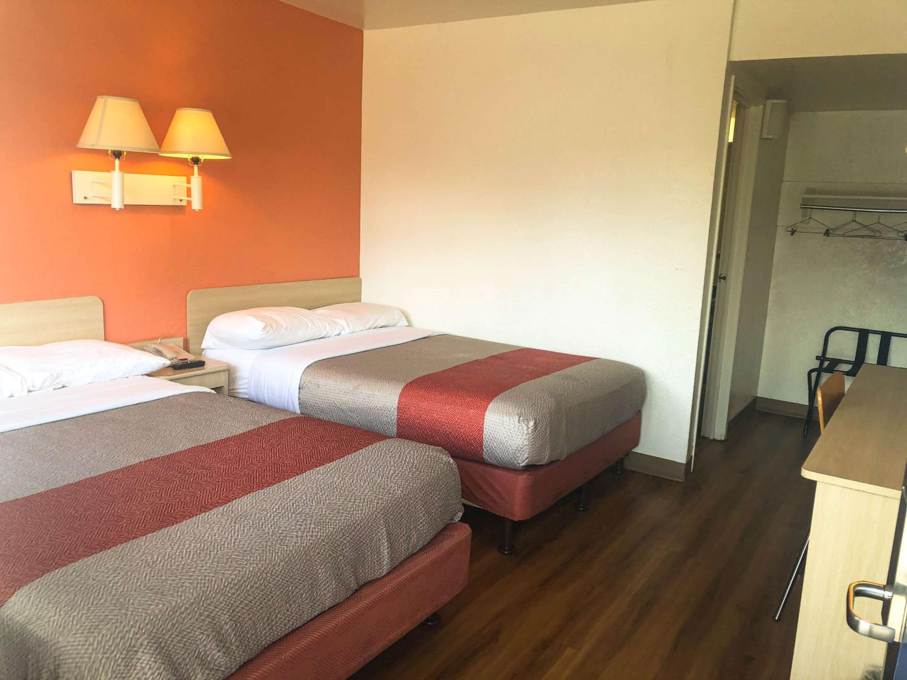Room, Quadruple