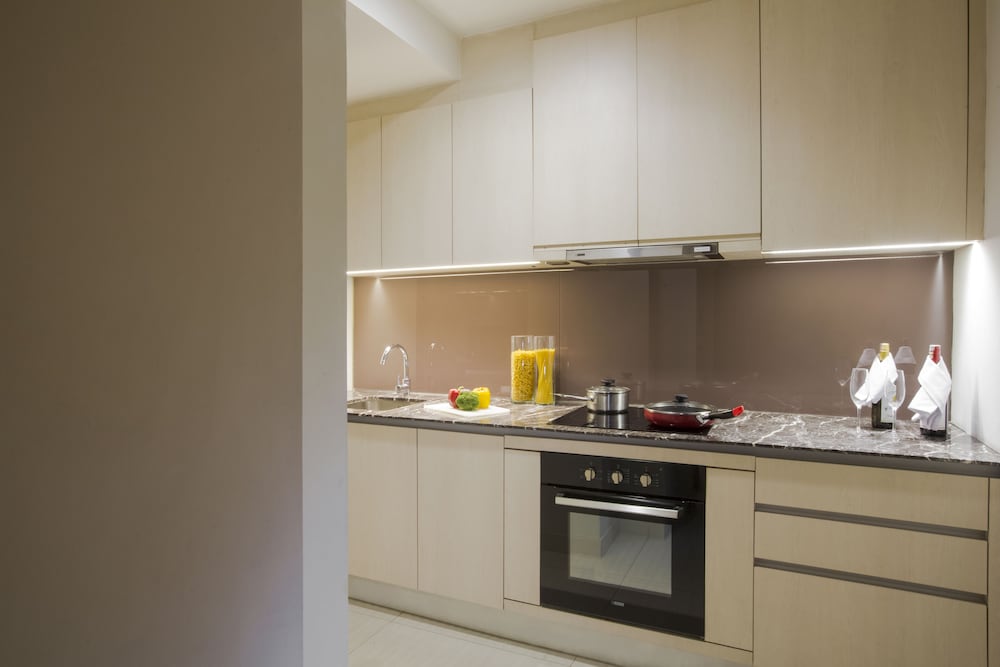 ASCOTT WATERPLACE SURABAYA 64/74