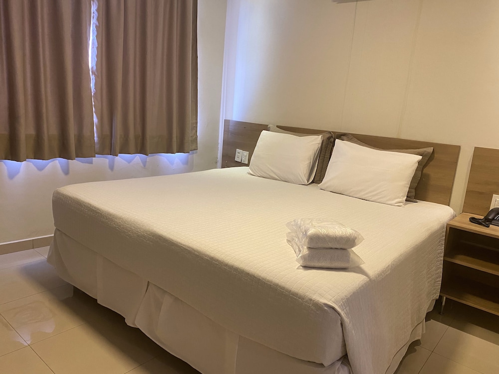 Multiple Bedrooms, Standard, Twin Beds, Queen Bed